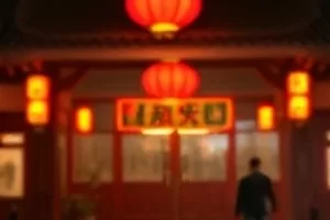 《回声档案》封面：录音室里的老式磁带机
